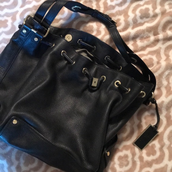 Vince Camuto Handbags - 🌞FINAL PRICE🌞Vince Camuto Leather Bucket Bag